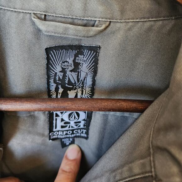 Volcom Men's Medium Gray Long Sleeve Button-Up Shirt Corp Cut Classic Style - Picture 7 of 9